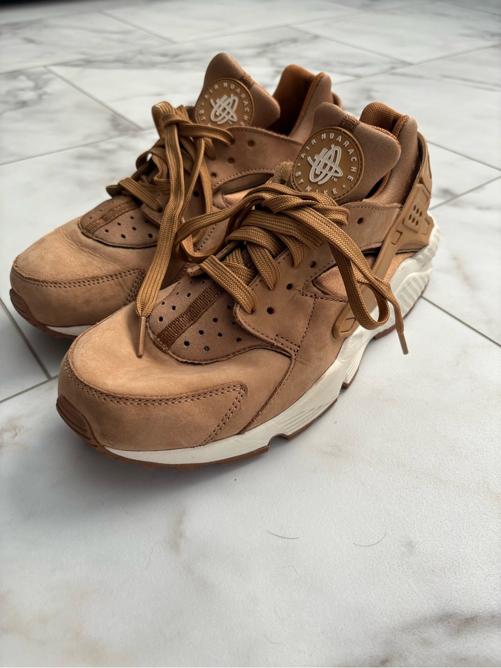 Nike Men’s Huarache Sneaker - Tan/Brown - Picture 3 of 9